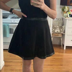 BANANA REPUBLIC LEATHER TRIM SKIRT